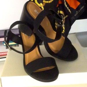 ❤️❤️PRETTY BLACK SANDALS❤️❤️